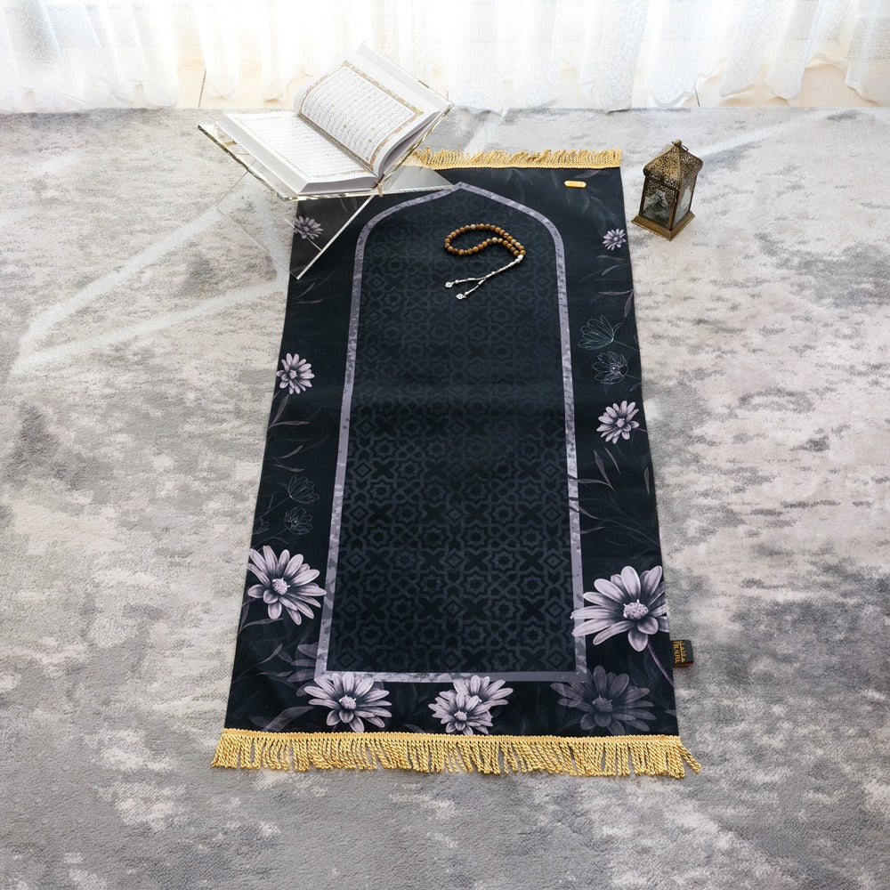 سجادة صلاة بشرابة ذهبية