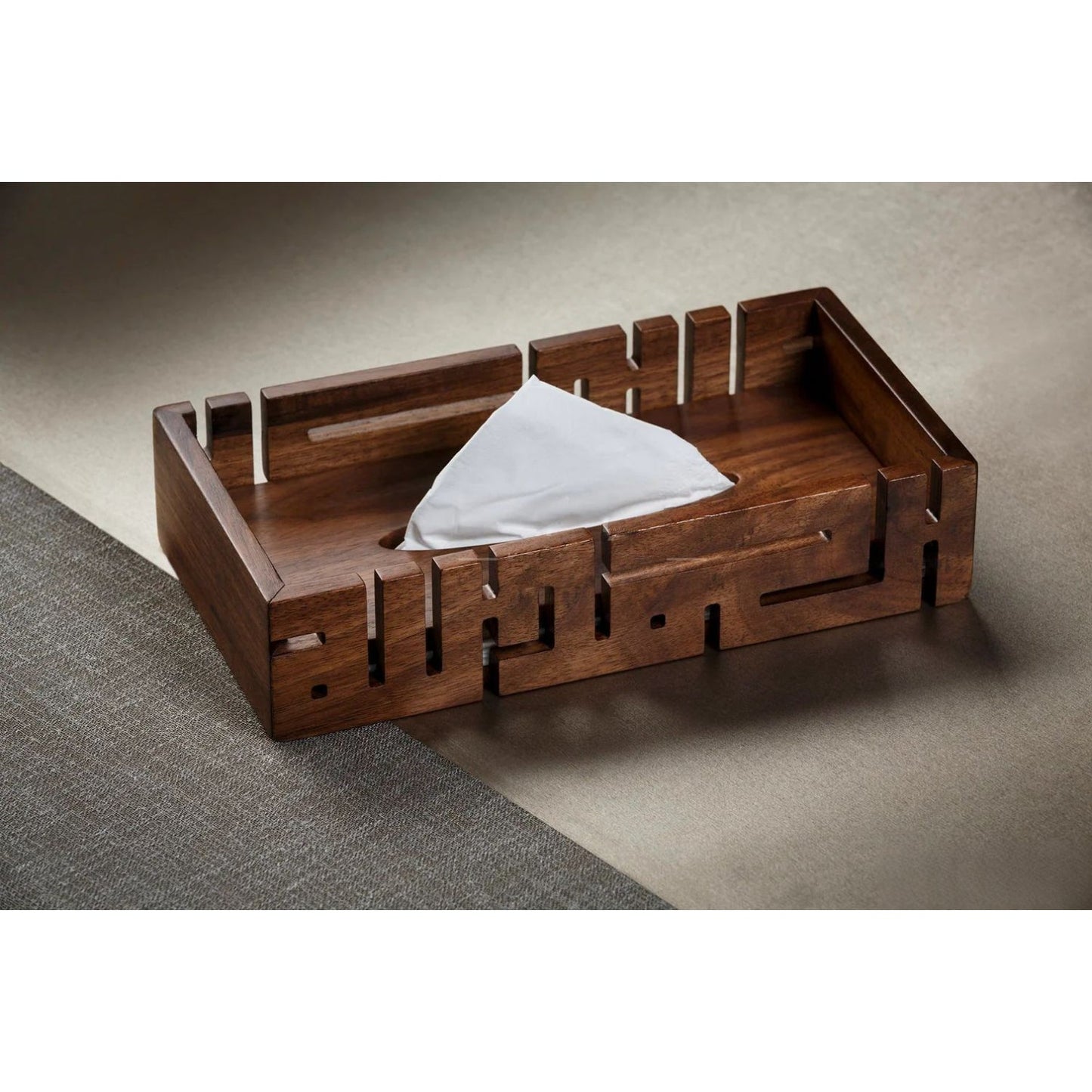 علبة مناديل خشبية