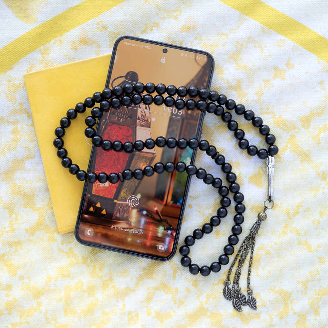 سبحة إسلامية من الخشب الأسود