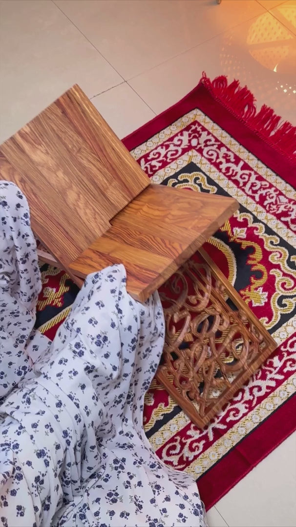 حامل القرآن الكريم بالخط العربي الخشبي